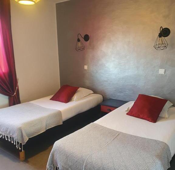 컴포트 트리플 룸, Le Mas Des Quintrands Manosque  Motel De Charme