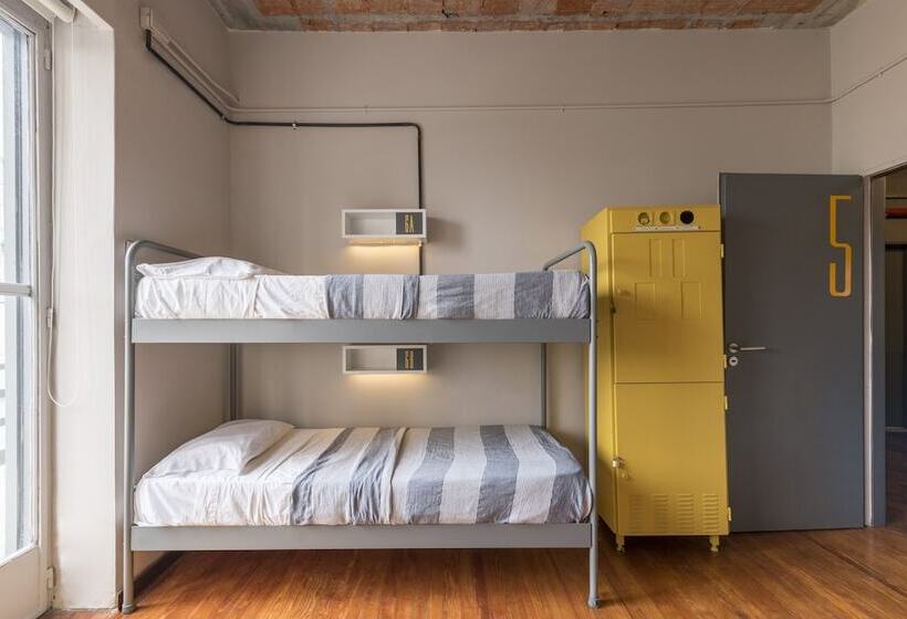 تختخواب در اتاق مشترک, Puerto Limon Hostel