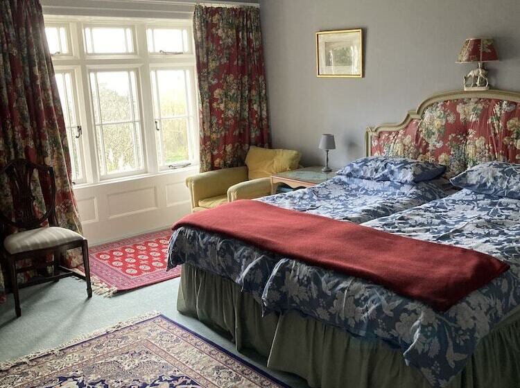 Номер Стандарт, Lisle Combe