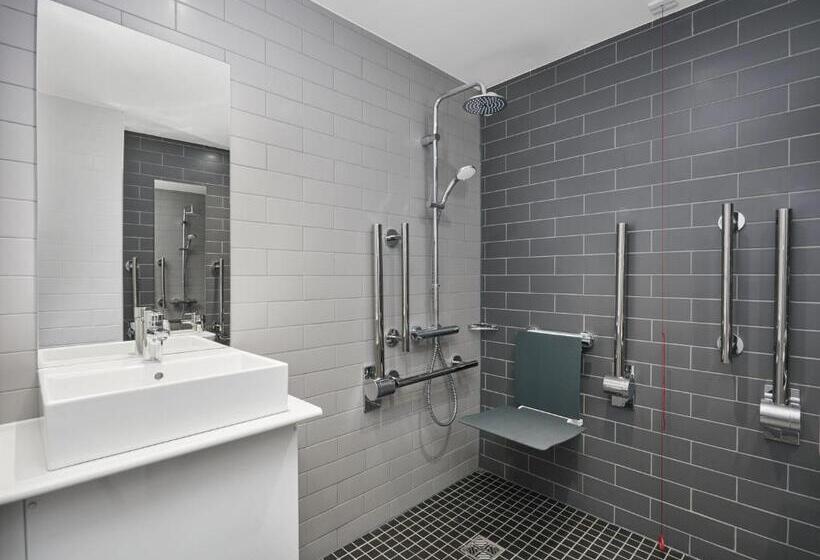 Номер Стандарт Адаптированный для Инвалидов, Holiday Inn Express Grimsby, An Ihg