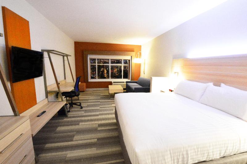 Люкс Кровать Кинг, Holiday Inn Express & Suites Toledo South   Perrysburg, An Ihg