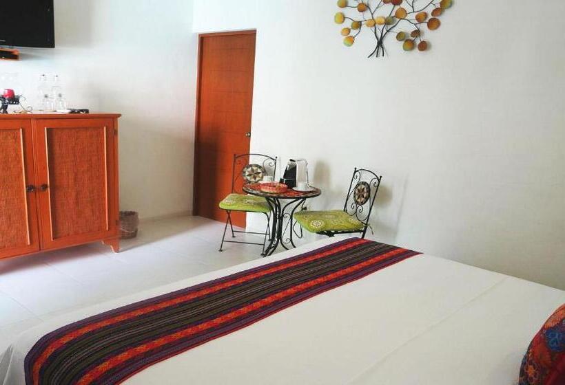 מיטת קינג בסוויטה, Merida Santiago Hotel Boutique