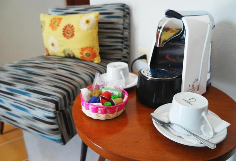 Superior suite with pool view, Merida Santiago Hotel Boutique