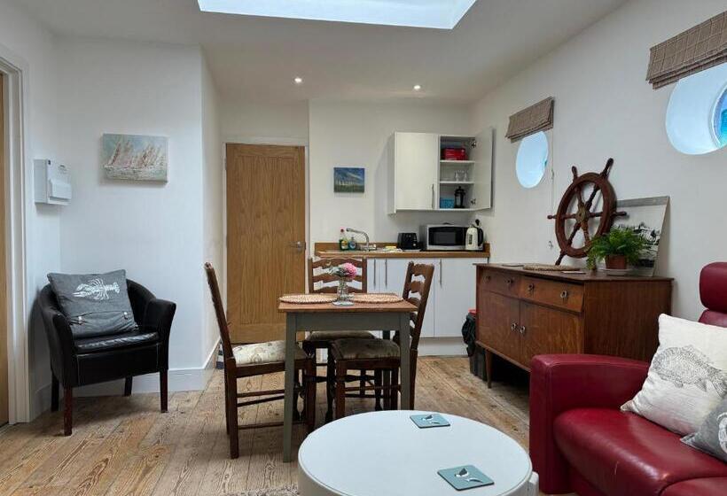 디럭스 스위트 킹 침대, The Pilot Boat Inn, Isle Of Wight