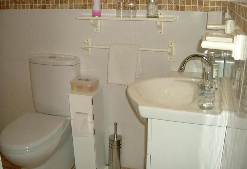 Семейный Номер, Ashleigh House