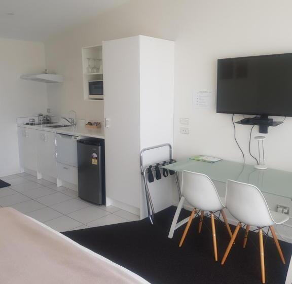 Номер Стандарт Трехместный, Carters By The Sea Beachside Studio Apartments