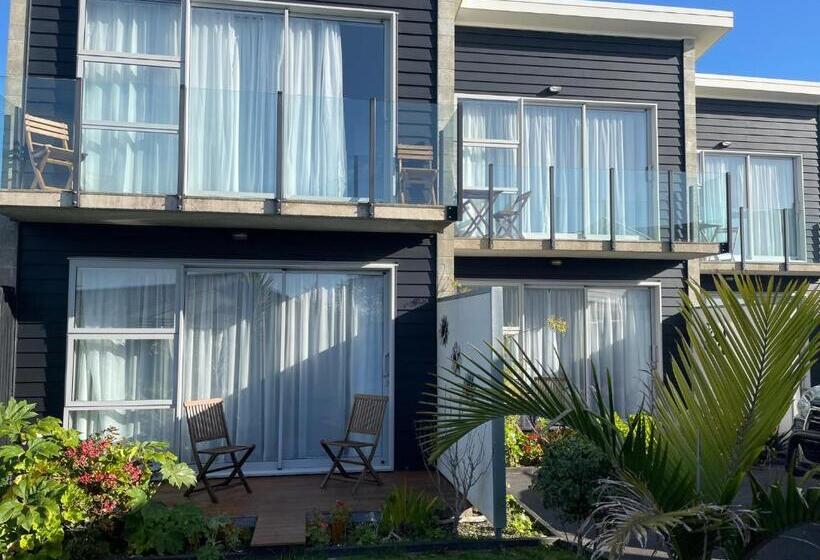 Номер Стандарт Трехместный, Carters By The Sea Beachside Studio Apartments