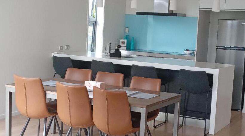 Апартаменты 2 Спальни, Carters By The Sea Beachside Studio Apartments