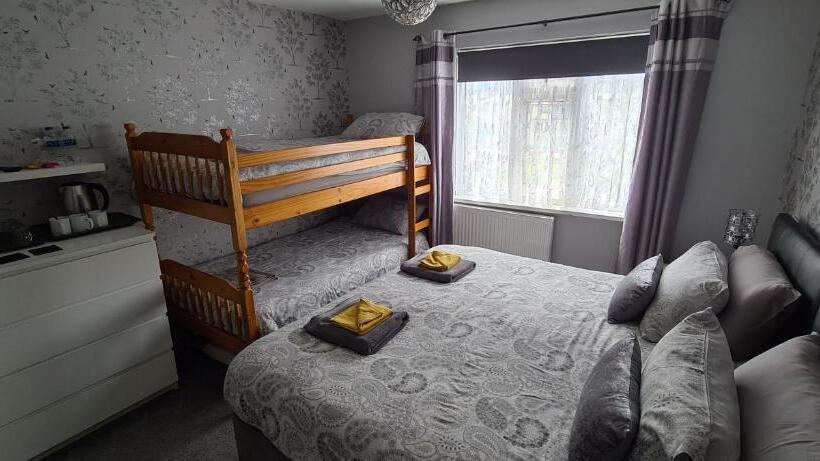 Семейный Номер, The Roslyn Guest House