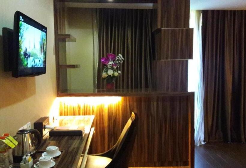 Номер Deluxe Вид на Сад, The Belagri Hotel And Convention
