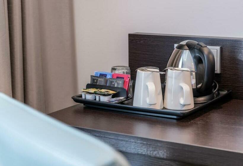 Номер Стандарт, Premier Inn Wiesbaden City Centre