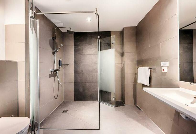 Номер Стандарт Адаптированный для Инвалидов, Premier Inn Wiesbaden City Centre