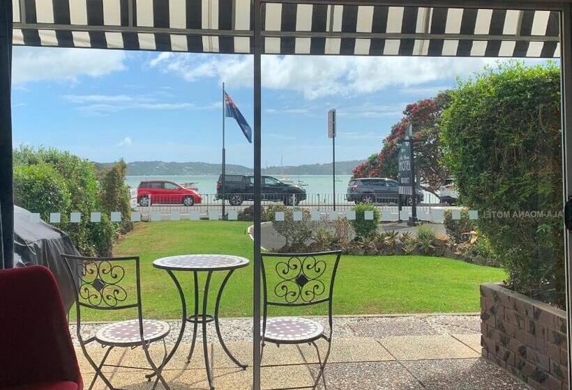 스탠다드 스튜디오, Ala Moana Motel