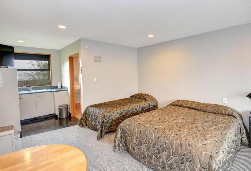 스탠다드 스튜디오, Bonnie Knights Motel Mosgiel