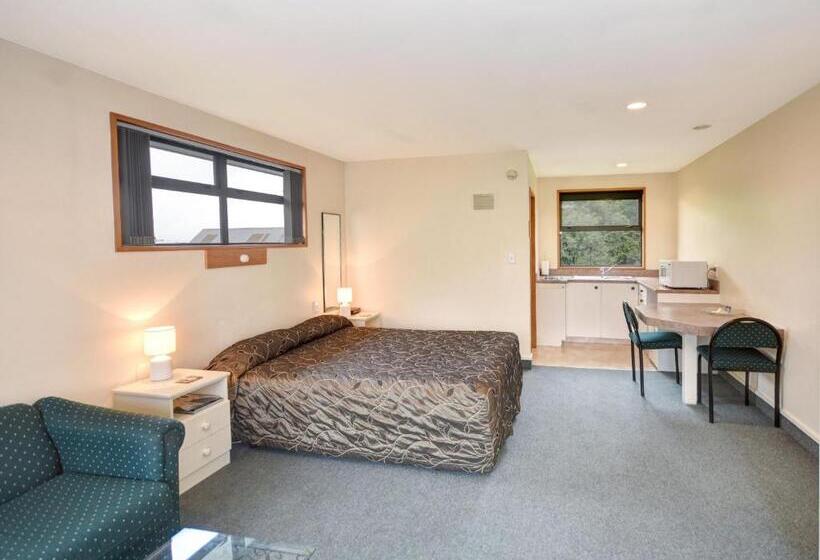 스탠다드 스튜디오, Bonnie Knights Motel Mosgiel