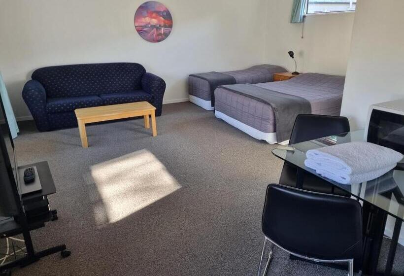 스탠다드 스튜디오, Glenalvon Lodge Motel