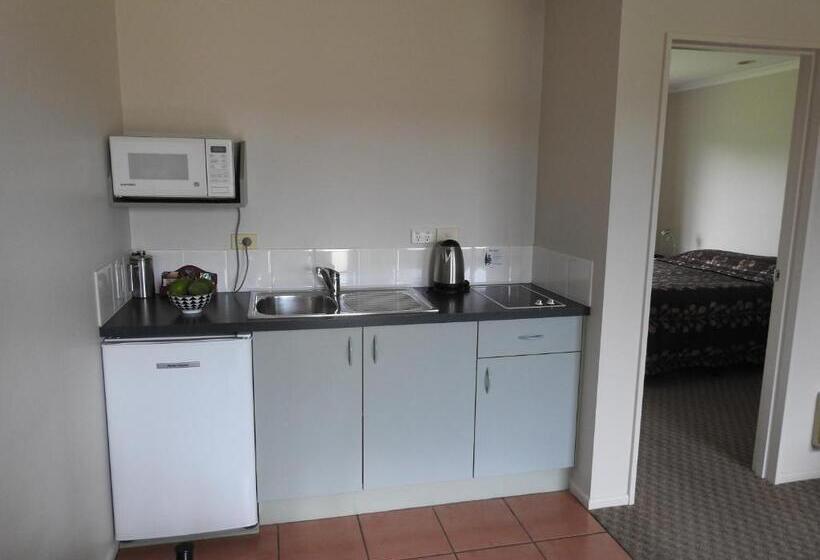 Апартаменты 1 Спальня, Tudor Lodge Motel