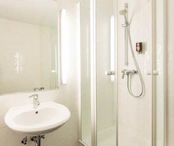 اتاق استاندارد سه نفره, Ambassador Hotel Frankfurt