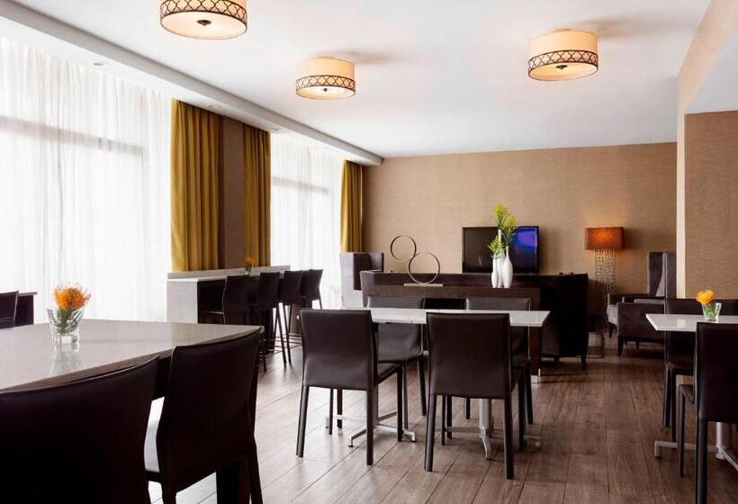 Номер Клуб, Sheraton Charlotte