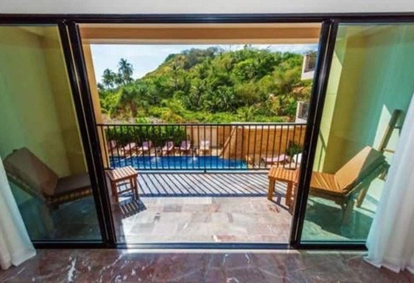 Номер Deluxe Вид на Бассейн, The Windmill Phuket