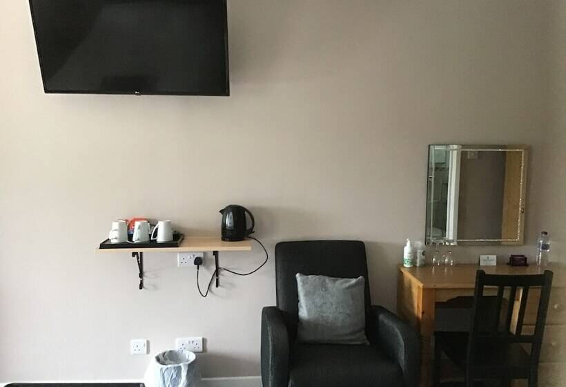 חדר משפחתי, The New Inn Motel
