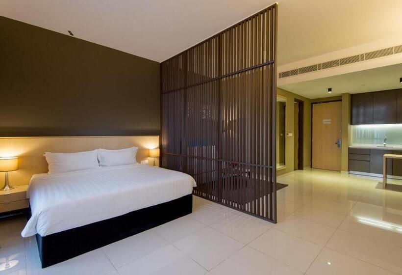 اتاق اجرایی با تخت بزرگ, The Pines Melaka