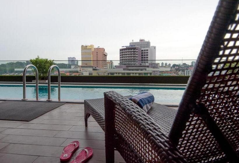 سوئیت با تخت بزرگ, The Pines Melaka