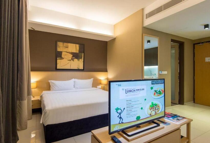 سوئیت با تخت بزرگ, The Pines Melaka