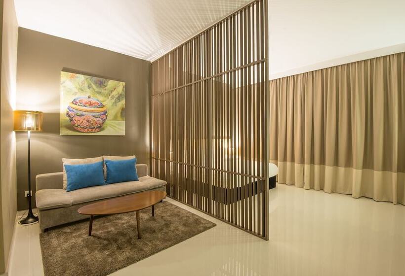 سوئیت جونیور با تخت بزرگ, The Pines Melaka