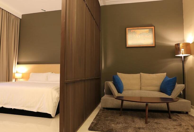 سوئیت جونیور با تخت بزرگ, The Pines Melaka