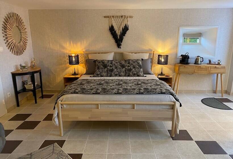 Студия Deluxe, Château Papounan