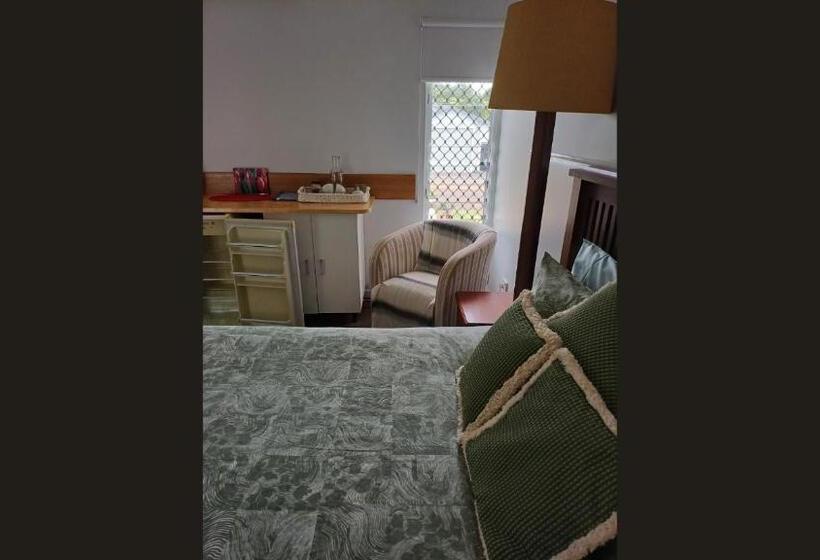 Номер Стандарт, Room In Guest Room   Cozy Room With Separate Entrance And Ensuit Bathroom