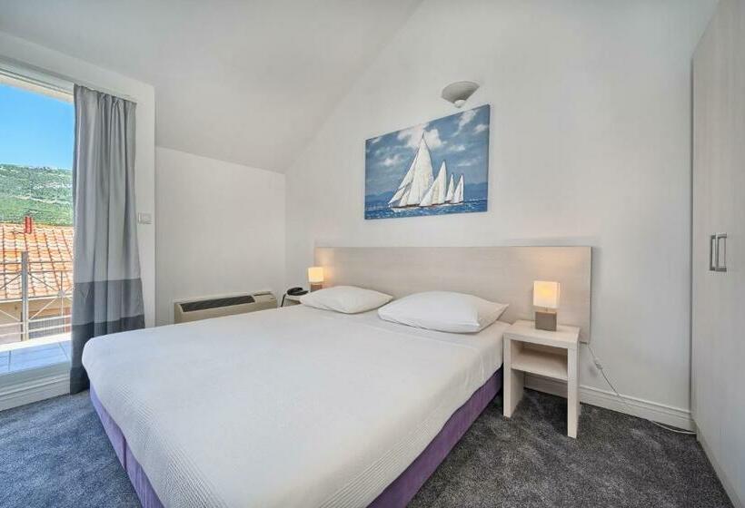 Номер Стандарт с Балконом, Aqua   Guest Rooms & Suites Kaštela