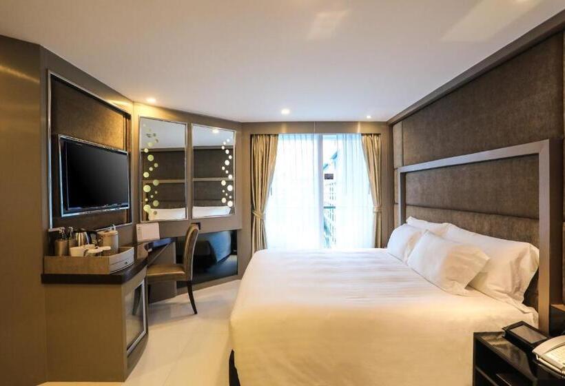 Номер Deluxe Вид на Бассейн, Azure Hotel Pattaya
