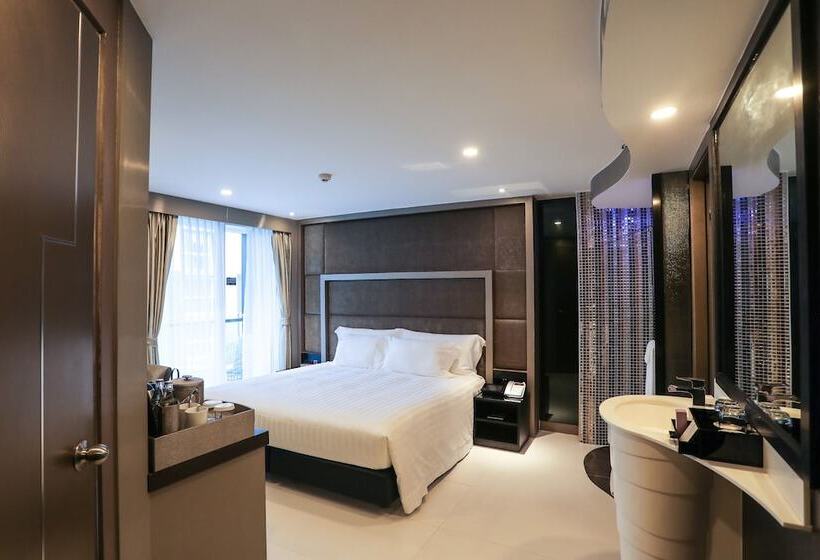Номер Deluxe Вид на Бассейн, Azure Hotel Pattaya