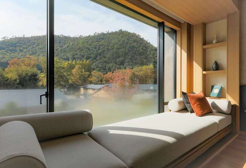 디럭스 룸, The Art Hotel Denver, Curio Collection By Hilton