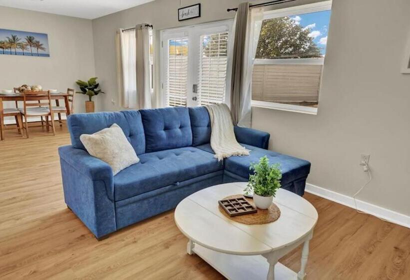 디럭스 스위트, Bahama Breeze Suites