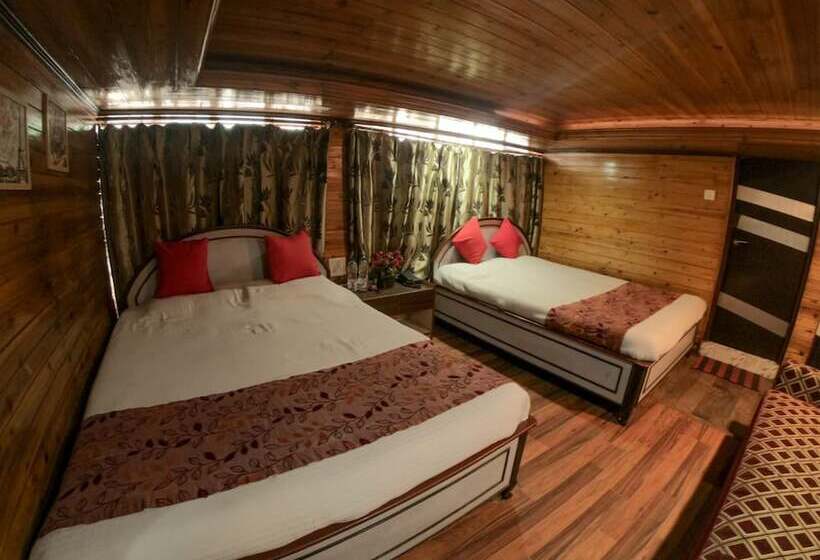 Четырехместный Номер Deluxe, Goroomgo Broadway Mall Road Darjeeling