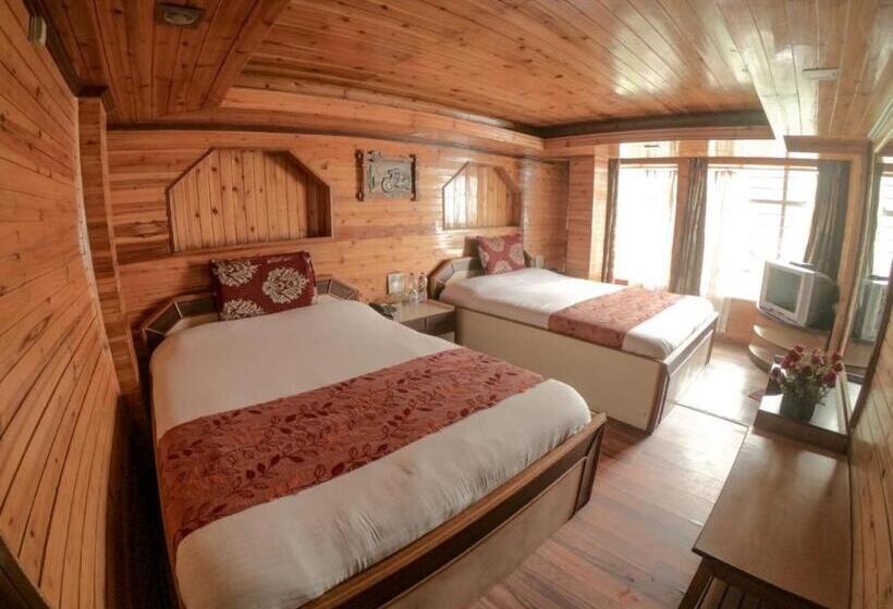 Четырехместный Номер Deluxe, Goroomgo Broadway Mall Road Darjeeling