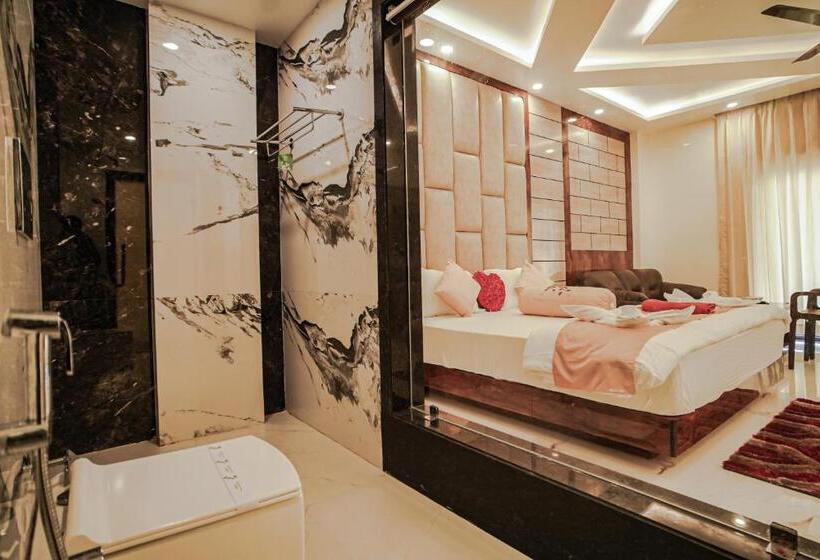 Номер Deluxe, Royal Gitanjali Resorts And Spa