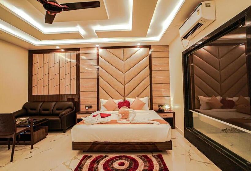 Номер Deluxe Кровать Кинг, Royal Gitanjali Resorts And Spa