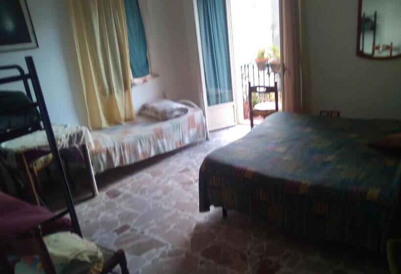 Четырехместный Номер Стандарт, Room In Guest Room   Large Quadruple Room Up To Four People