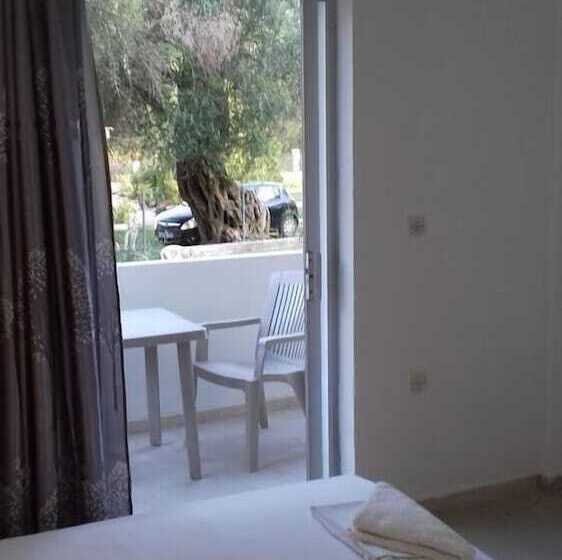 اتاق استاندارد, Full House Kavos