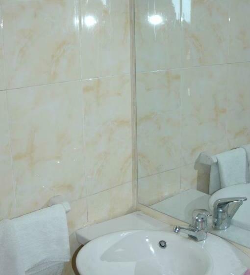 اتاق لوکس با چشم‌انداز دریا, Royal Crown Hotel عائلات فقط