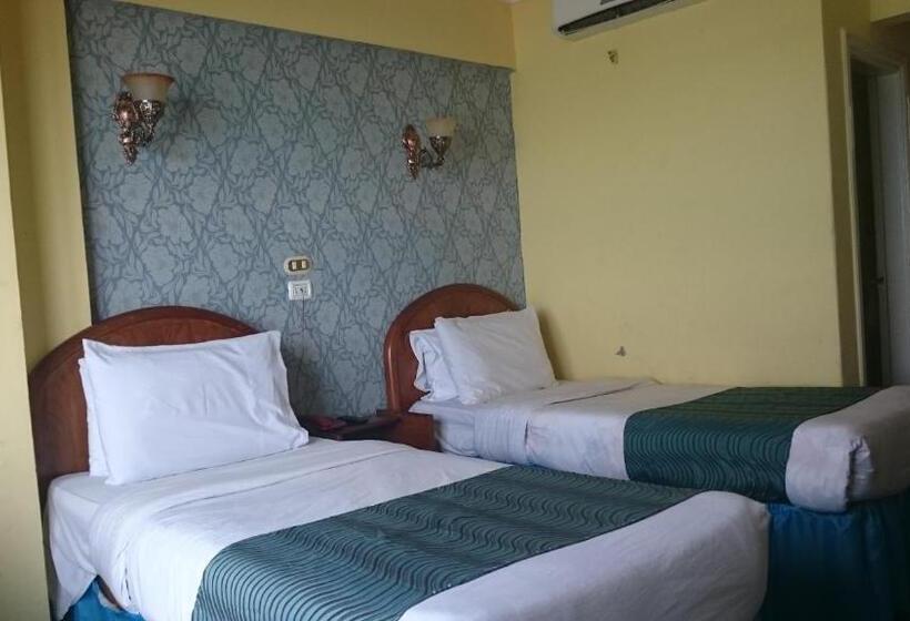 اتاق لوکس با چشم‌انداز دریا, Royal Crown Hotel عائلات فقط