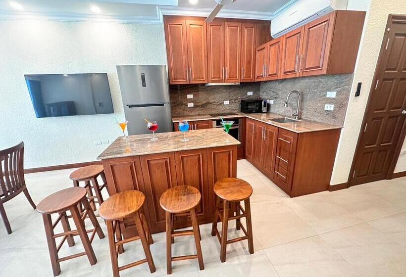 ویلای 3 خوابه, Pratamnak Residence Luxury Villas