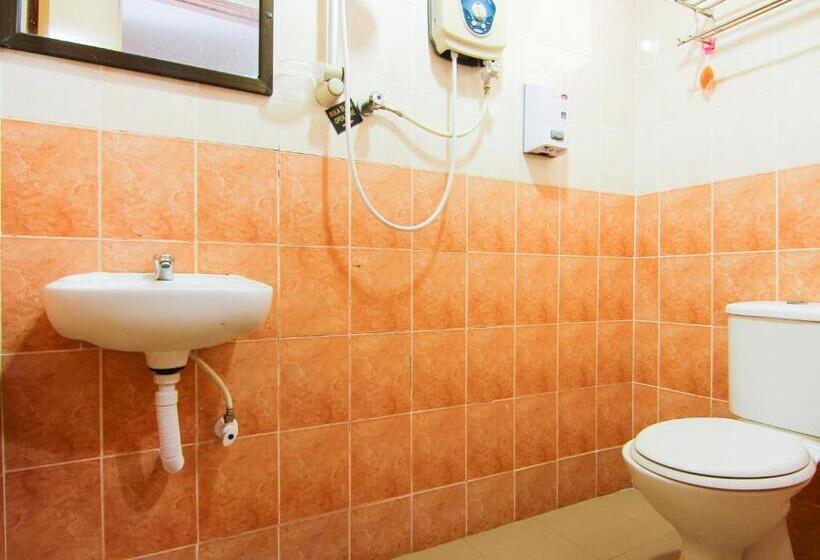 Трехместный Номер Deluxe, Oyo 11343  Putra Iskandar