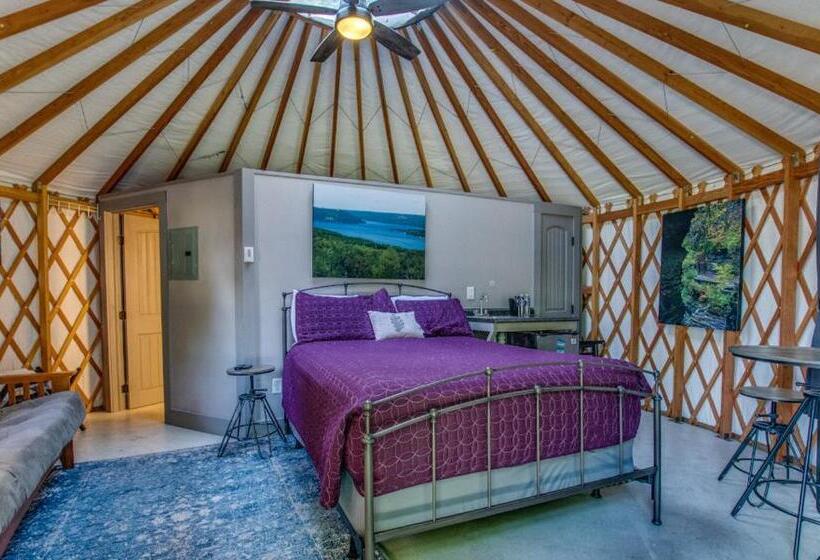 Люкс Вид на Сад, Plum Point Lodge