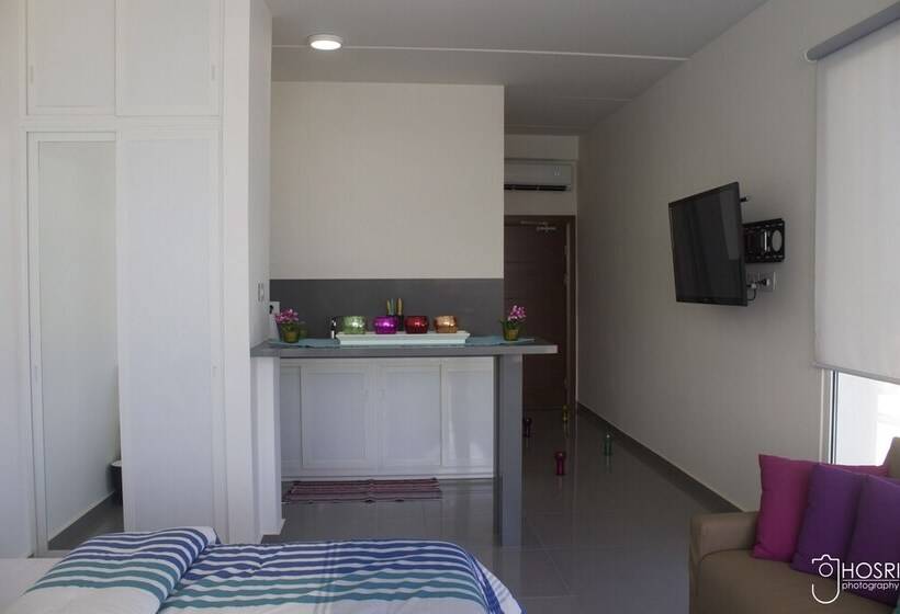Estudio Estándar, Whitelace Resort
