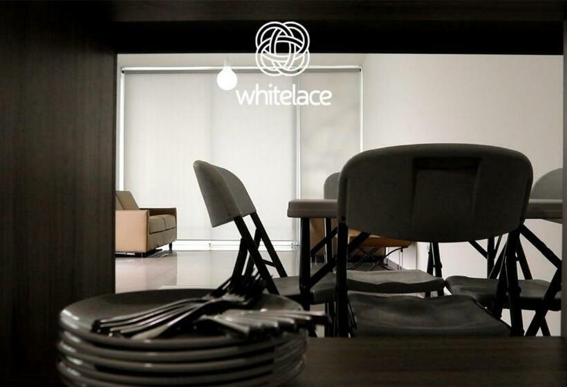 Estudio Estándar, Whitelace Resort